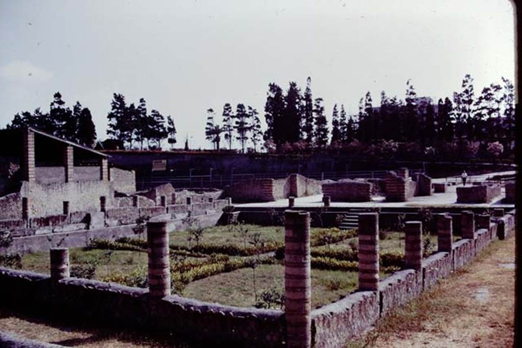 III, 1/2/18/19, Herculaneum. 1978. Area 31, looking south-east and towards remains of upper floor of Casa dell’Albergo, from garden area. Photo by Stanley A. Jashemski.
Source: The Wilhelmina and Stanley A. Jashemski archive in the University of Maryland Library, Special Collections (See collection page) and made available under the Creative Commons Attribution-Non Commercial License v.4. See Licence and use details. J78f0526